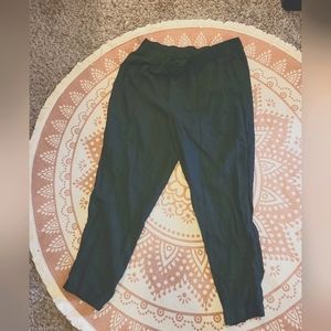 Never worn Old Navy black cropped linen pants size large